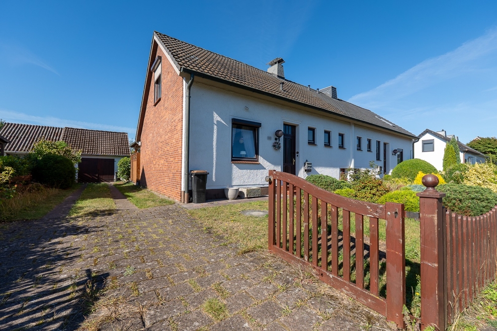 Außenansicht, Einfahrt