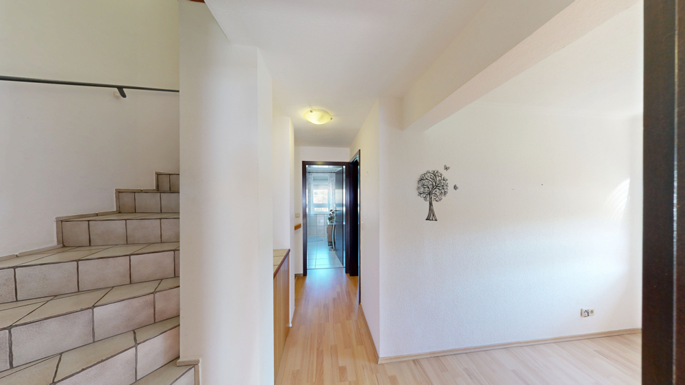 Flur OG mit Homeoffice-Ecke