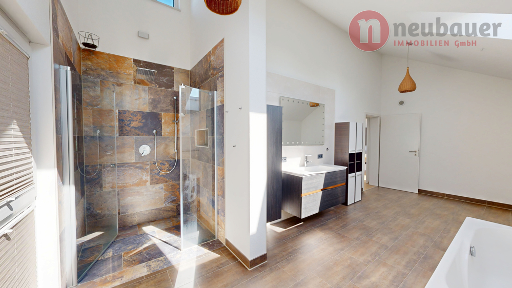 Dusche (Badezimmer OG)