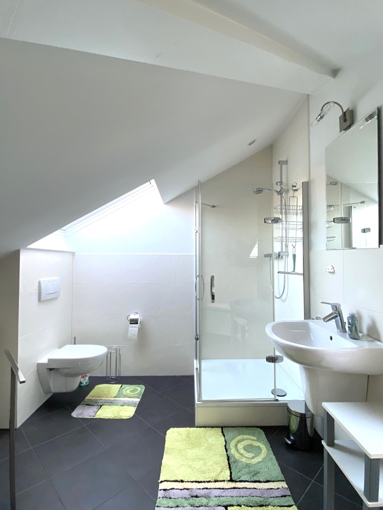 Zweites Badezimmer