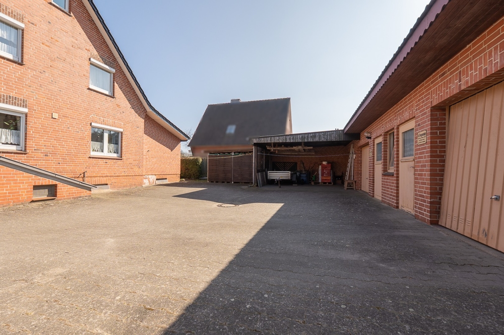 Garagen, Hof