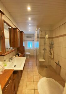 2. Wohnung Badezimmer