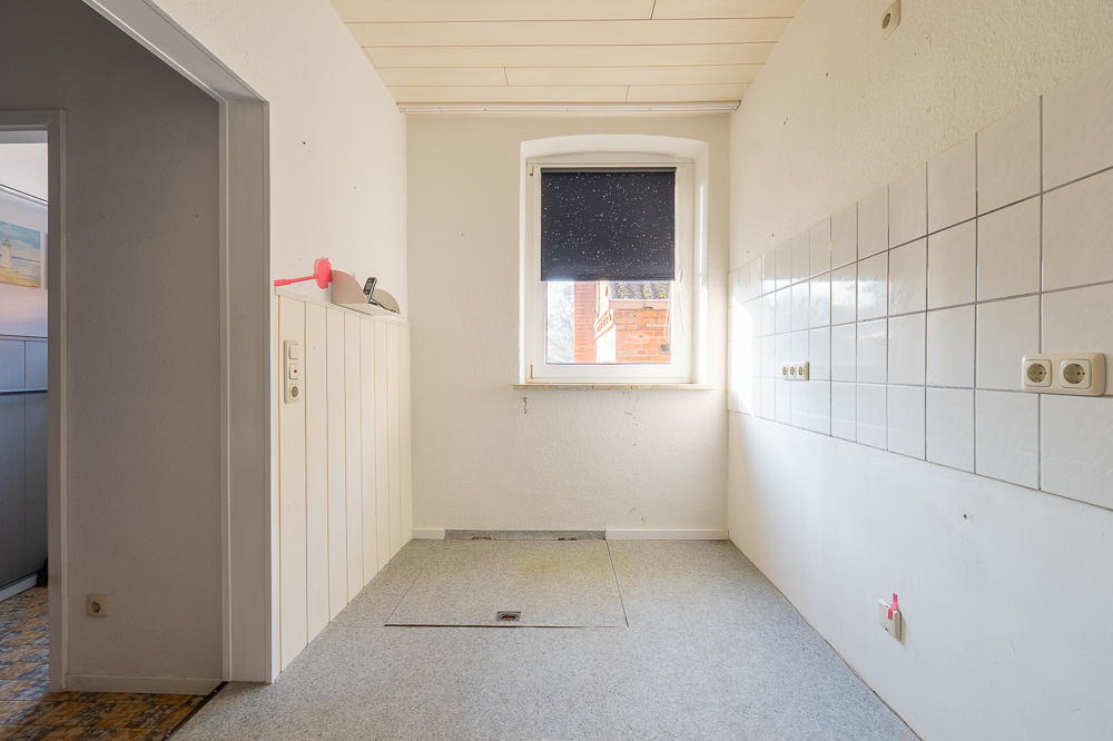 Küche/Speisekammer mit Kriechkeller