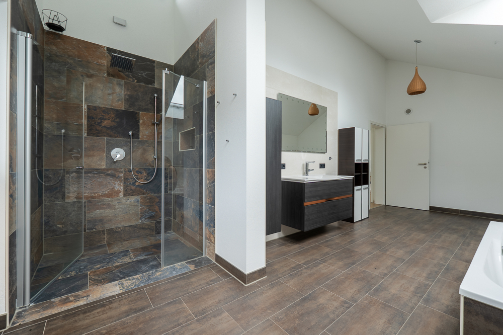 Dusche (Badezimmer OG)