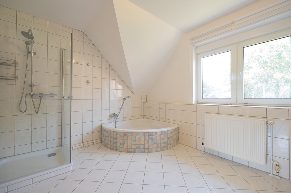 Badezimmer (OG)