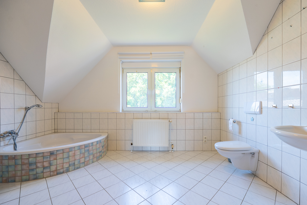 Badezimmer (OG)