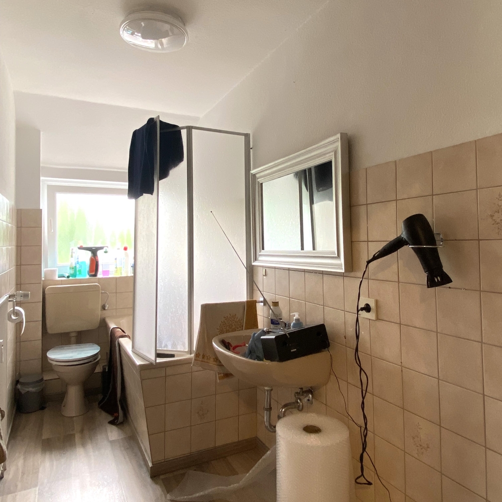 Badezimmer Wohnung DG rechts