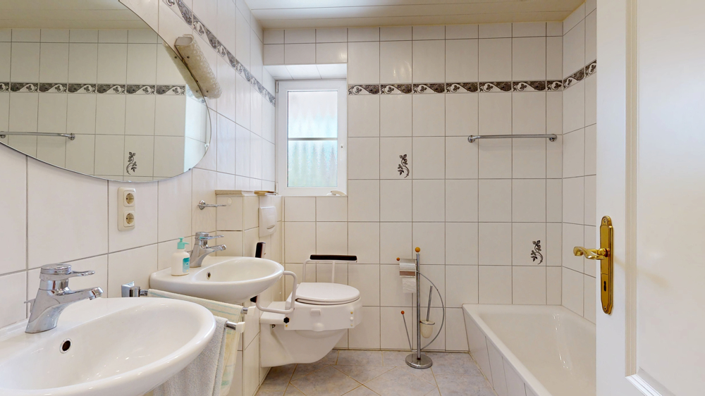 Badezimmer 1 Haupthaus