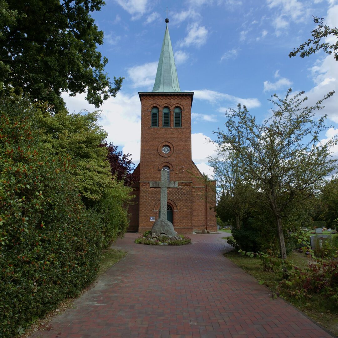 Backsteinkirche in Drage – Immobilienmakler Drage - Neubauer Immobilien