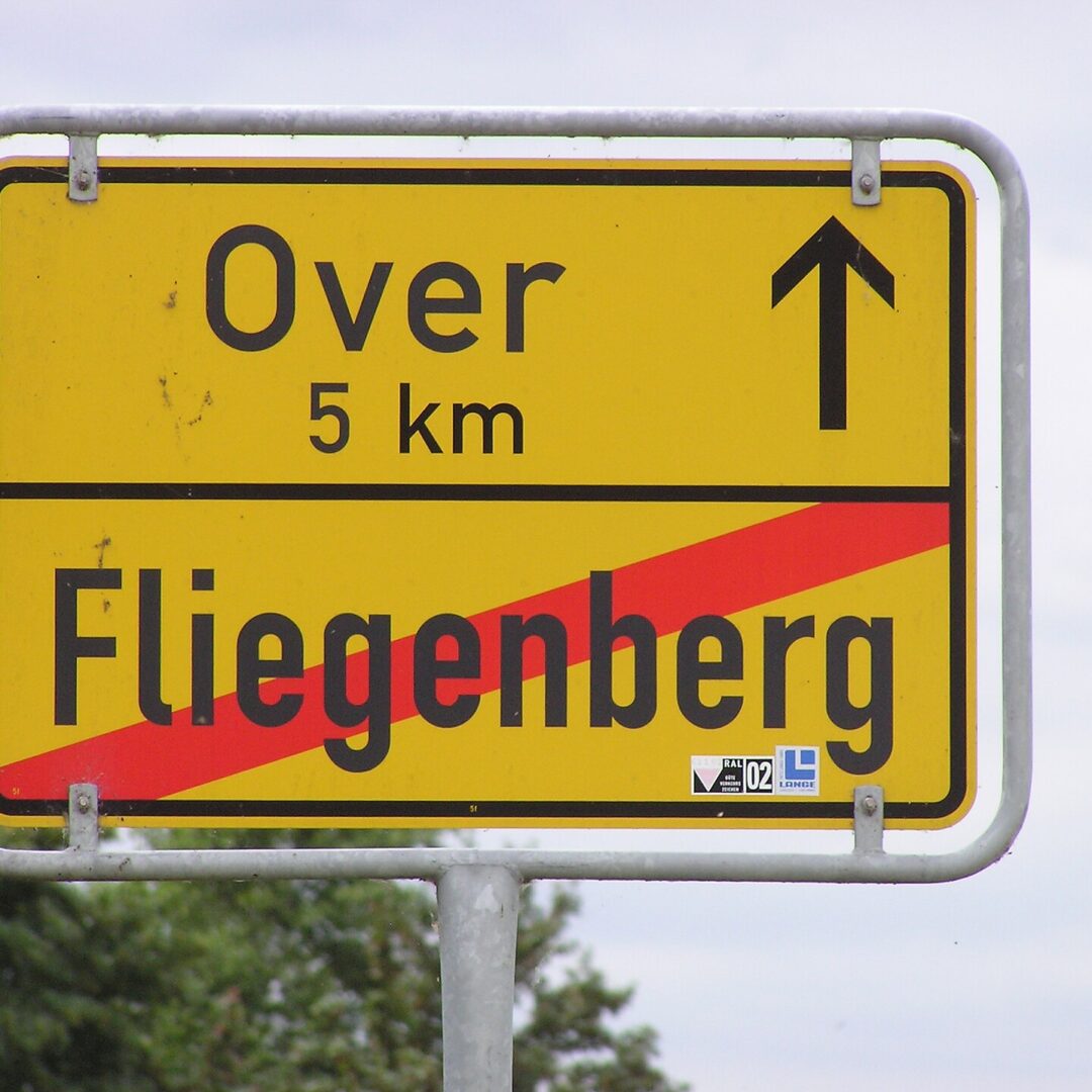 Ortseingang Fliegenberg – Immobilienmakler Fliegenberg - Neubauer Immobilien