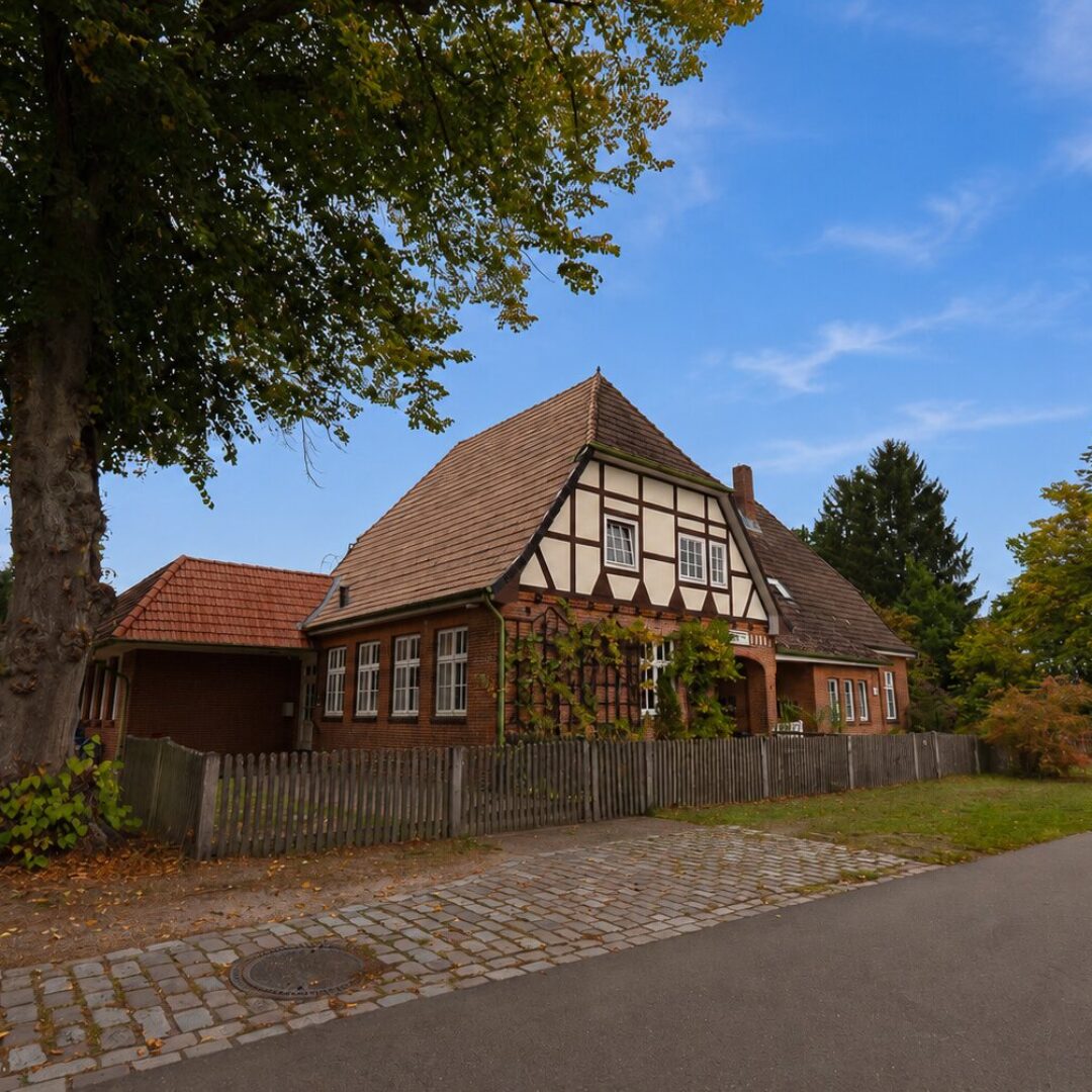Fachwerkhaus an der Dorfstraße in Harmstorf – Immobilienmakler Jesteburg - Neubauer Immobilien