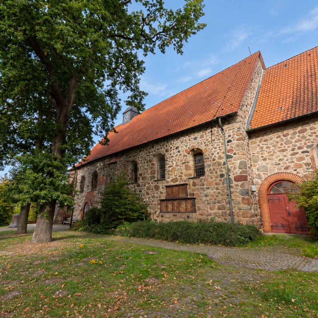 Feldsteinkirche in Hittfeld – Immobilienmakler Seevetal - Neubauer Immobilien