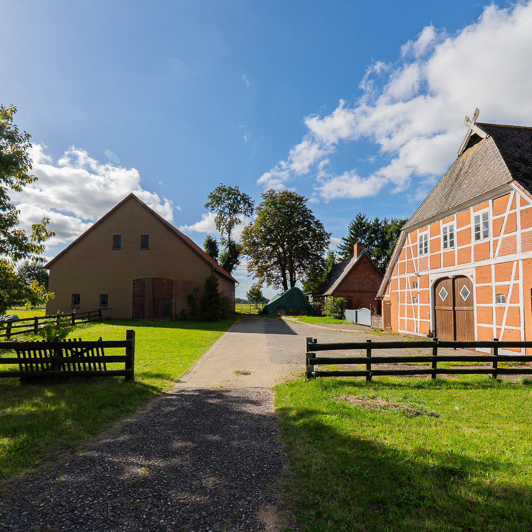 Hofstelle mit Backsteinscheune in Tespe – Immobilienmakler Tespe - Neubauer Immobilien