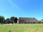 Denkmalgeschützes, sanierungsbedürftiges Bauernhaus - direkt an der Elbe - Straßenansicht