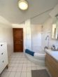 Gepflegte Doppelhaushälfte in Winsen-Luhdorf mit schönem Garten sucht neue Familie - Badezimmer